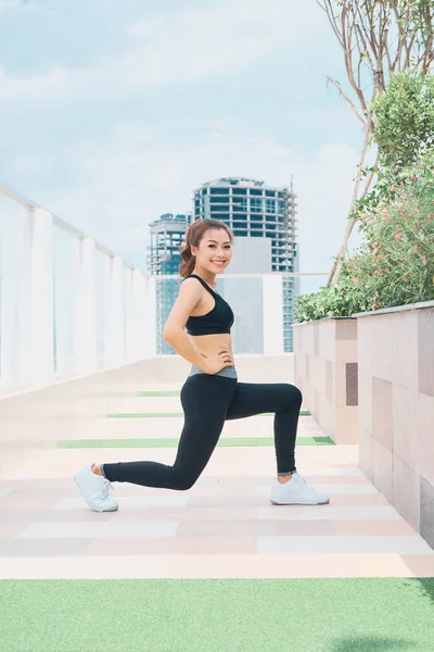 Junge Asiatische Frau Sportkleidung Beim Sport Freien — Stockfoto