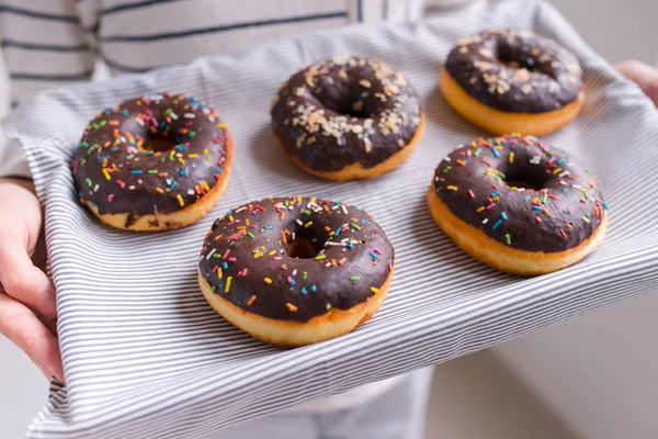 Male Hands Holding Tray Donuts — Stock Photo, Image