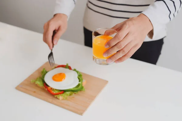 Hands Man Cut Eggs Paper Served Bread Herbs Sausage Fresh — Stock Photo, Image