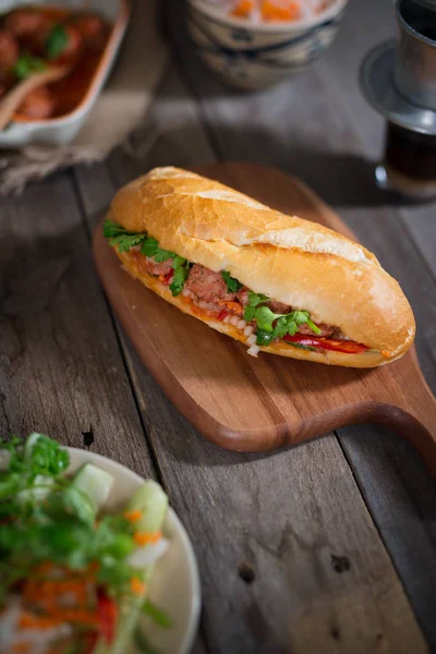 Vietnamese Sandwich Bread Meatballs Tomato Sauce Radish Carrot Pickle Cucumber — Stock Photo, Image