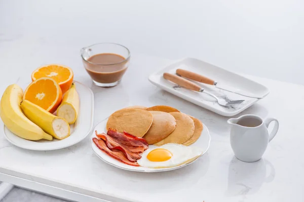 Café Manhã Americano Completo Saudável Com Ovos Bacon Panquecas — Fotografia de Stock
