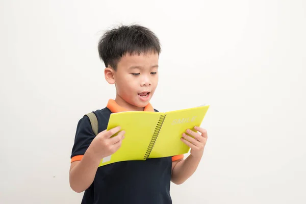 Щасливий Маленький Хлопчик Книгою Ізольовано Білому Тлі — стокове фото
