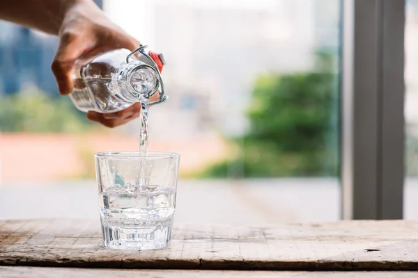 Pouring Purified Fresh Drink Water Bottle Table Living Room — Stock Photo, Image