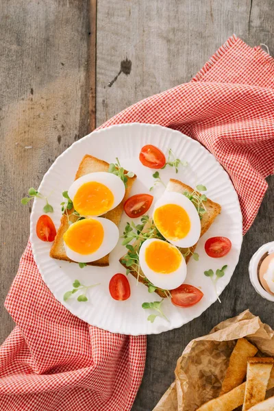 Freshly Boiled White Egg Wooden Board Healthy Fitness Breakfast — Stock Photo, Image