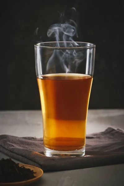 Vaso Negro Caliente Sobre Fondo Oscuro — Foto de Stock