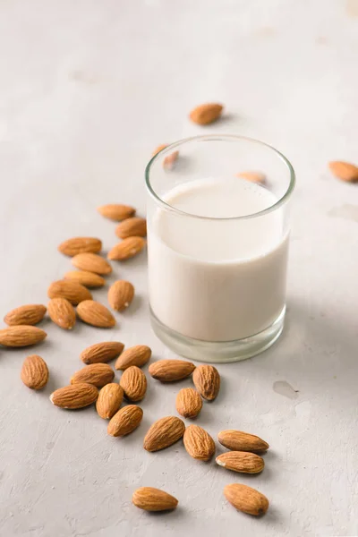 Mandlové Mléko Skle Ořechy Bio Zdravé Občerstvení Vegetariánská Bezlepková — Stock fotografie