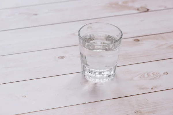 Vaso Agua Sobre Fondo Mesa Madera — Foto de Stock