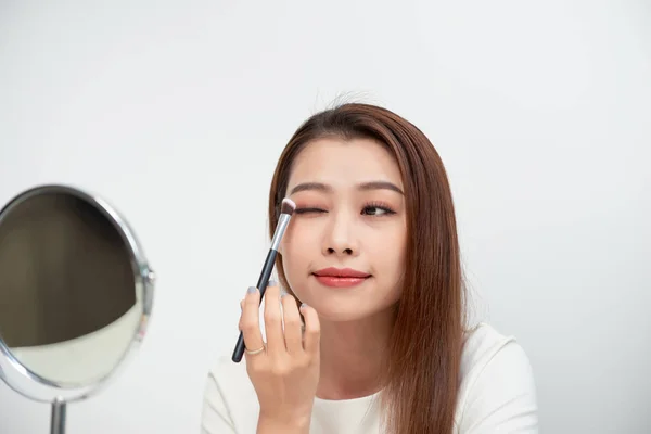 Primer Plano Hermosa Cara Mujer Joven Asiática Conseguir Maquillaje Mujer — Foto de Stock