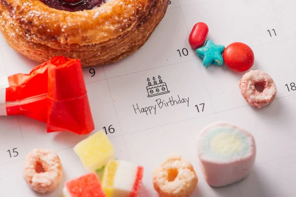 Het Schrijven Van Taart Kalender Gelukkige Verjaardag — Stockfoto