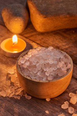 Ahşap arka planda spa tedavisinin bileşimi