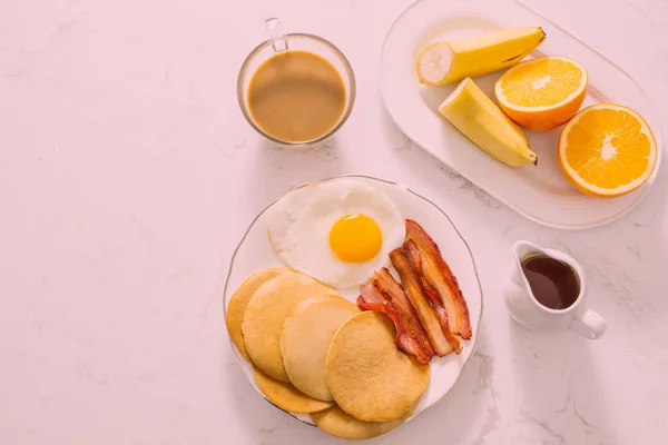 Healthy Full American Breakfast Egg Bacon Pancakes — Stock Photo, Image