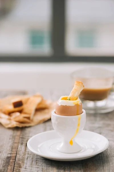 토스트에 계란에서 — 스톡 사진