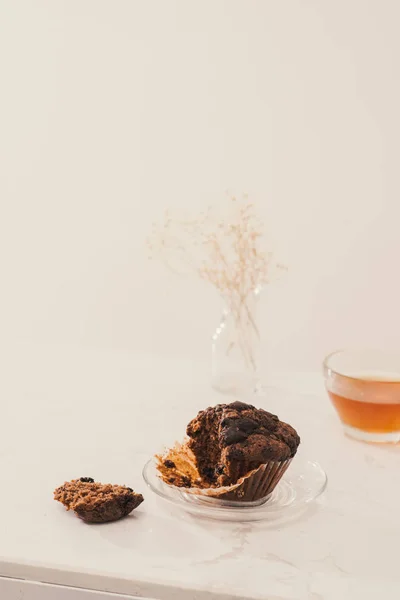 Café Manhã Com Muffins Deliciosos Caseiros Frescos Chá — Fotografia de Stock