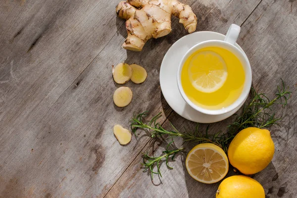 Planche Découper Avec Tasse Thé Gingembre Citrons Sur Table Bois — Photo