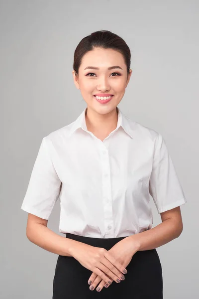 Jovem Mulher Asiática Camisa Branca Posando Fundo Claro — Fotografia de Stock