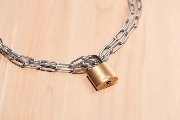 Key Lock Locked Chain Wooden Table — Stock Photo, Image