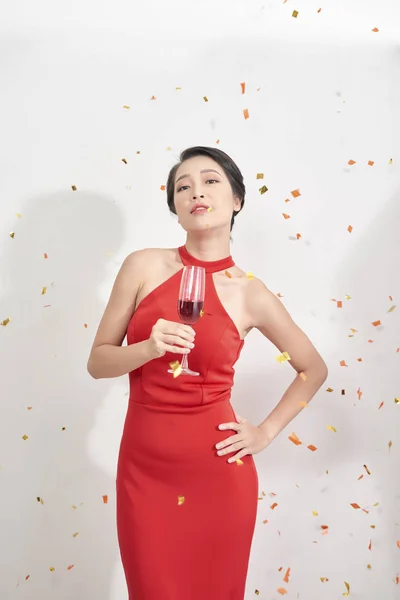 Młoda Kobieta Azjatyckich Picia Wina Przywitanie Nowego Roku — Zdjęcie stockowe