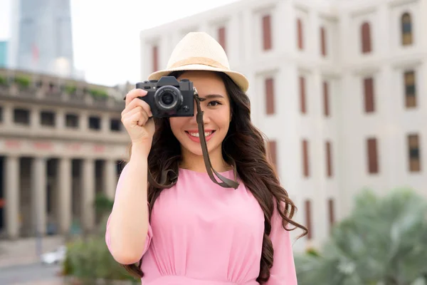 Verão Livre Sorrindo Estilo Vida Retrato Mulher Muito Jovem Divertindo — Fotografia de Stock