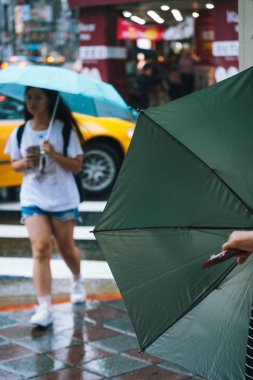 Taipei City, Tayvan - Haziran 26,2018: ağır yağmurda sokak