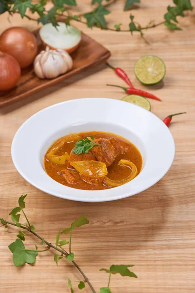 Vietnamesisches Hühnercurry Teller Auf Holzgrund — Stockfoto