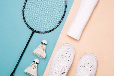 çeşitli için badminton mavi ve pembe yüzeyi elbiseler ve donatım