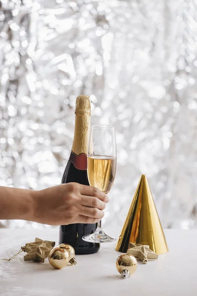 Human Hand Holding Glass Champagne New Year Celebration Silver Glitter — Stock Photo, Image