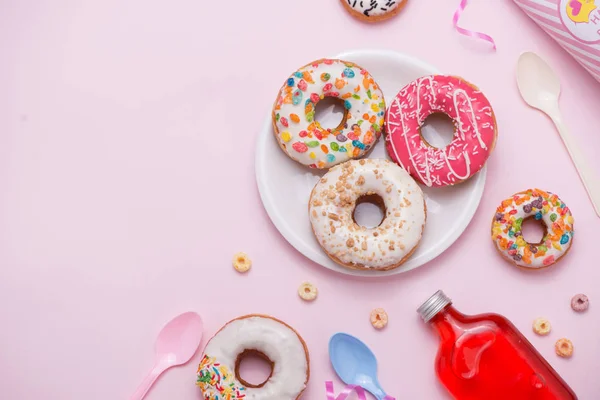 Fondo Cumpleaños Brillante Con Donas Decoraciones — Foto de Stock