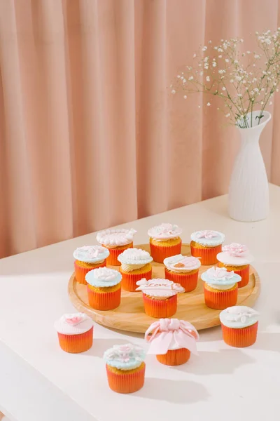 Valentine Zoete Liefde Cupcakes Houten Bord — Stockfoto