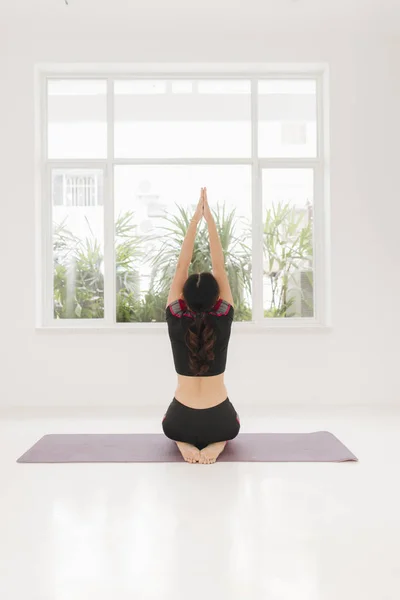 Mujer Con Posturas Loto Yoga — Foto de Stock