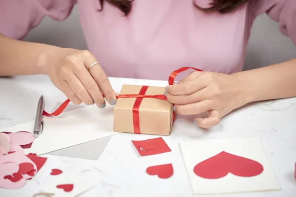 Close Female Hands Wrapping Present Desk — Stock Photo, Image