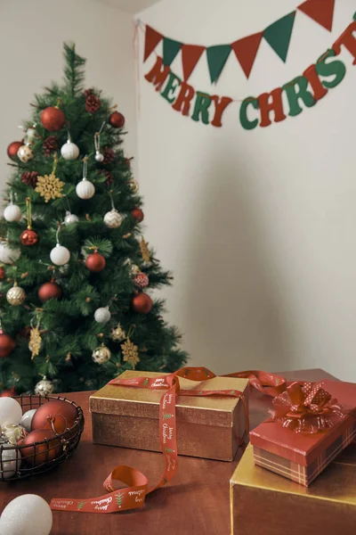 Decorado Caixas Embrulhadas Natal Casa — Fotografia de Stock