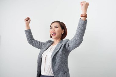 Beyaz arka plan üzerinde heyecanlı kadar mutlu işkadını elle