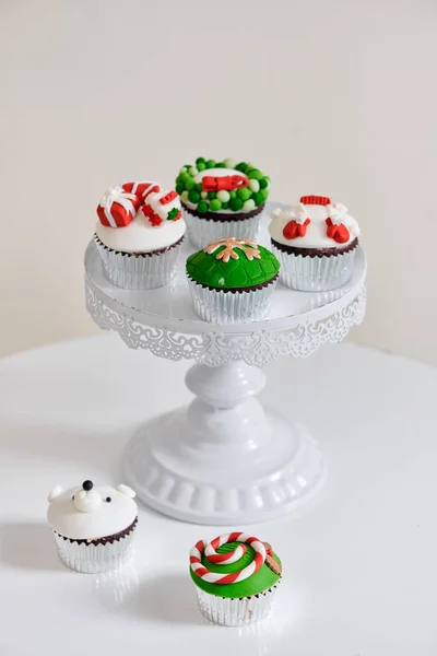 Saisonal Festliche Weihnachten Mini Dessert Cupcakes Auf Kuchenstand — Stockfoto