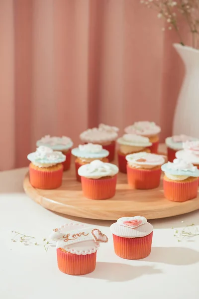Valentine Zoete Liefde Cupcakes Houten Bord — Stockfoto