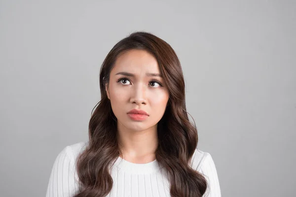 Gloomy Unsatisfied Girl Standing Defencive Pose Feeling Uncomfortable Anxious Gray — Stock Photo, Image