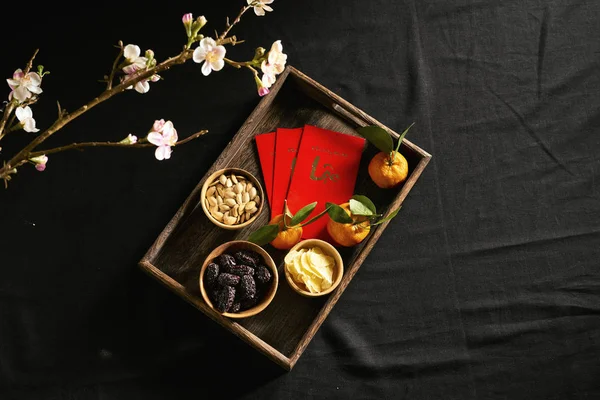 Vietnamesiska Snacks Skålar För Nyåret Träbricka — Stockfoto
