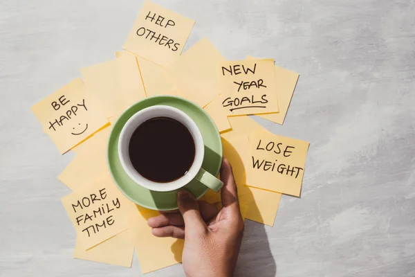 Nieuwjaar Doelen Resoluties Gele Kleverige Nota Met Koffie Tafel — Stockfoto