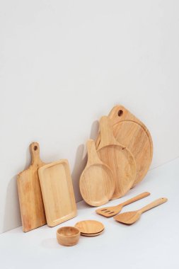 Metin için boş alanı olan mutfak gereçleri, ev mutfak dekoru konsepti, ön görünüm