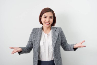 Güzel kadın beyaz zemin üzerine, iş kavramı el hareketi