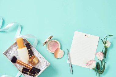 Makyaj ve kozmetik seti hediyesi