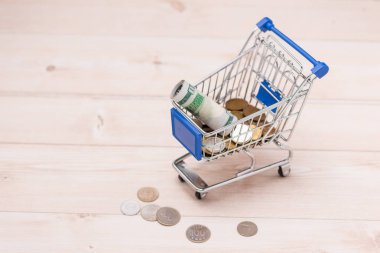 Mali kavramı. Küçük arabası ve sikke üzerinde tablo