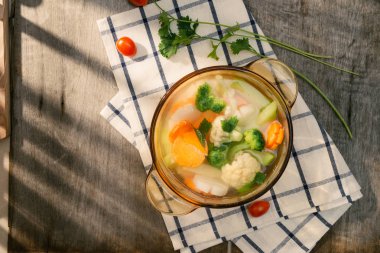 Cam Aranjman peçeteye çeşitli sebze yakın çekim