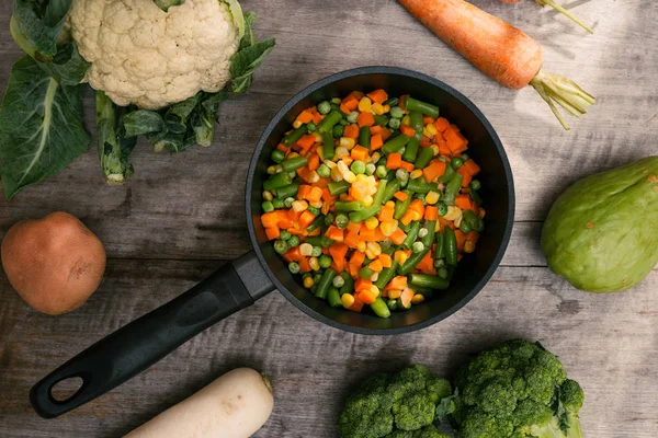 Primer Plano Verduras Vapor Sobre Fondo Aislado — Foto de Stock