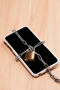 Akıllı telefon, kilit ile bağlı zincir güvenlik