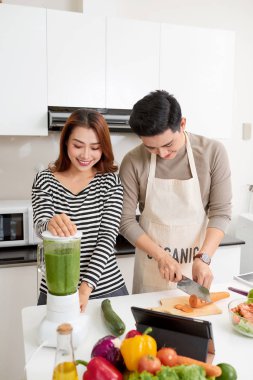 kaç sevgilisi keyfini birlikte ev mutfak pişirme, gıda ölçüde ilişki son uzun kavramı bir araya toplamak için hazırlamak katılmadan