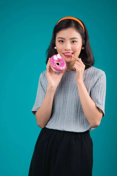 Aziatische Schoonheid Meisje Roze Donut Houden Retro Blijde Vrouw Met — Stockfoto