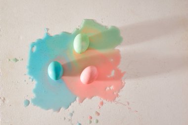 Yumurta boyama işlemi 