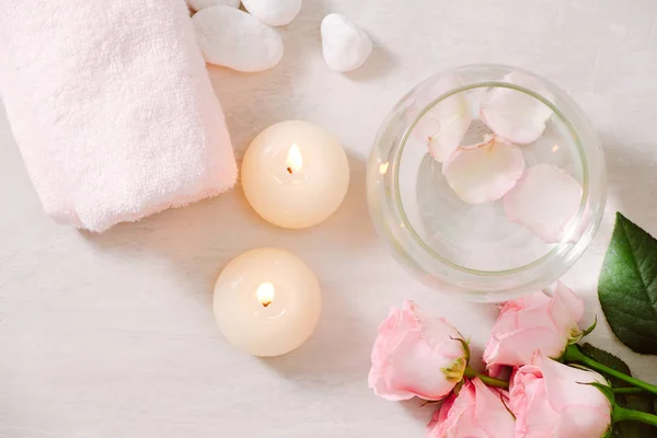 Impostazioni Spa Con Rose Tema Spa Con Candele Fiori Tavola — Foto Stock