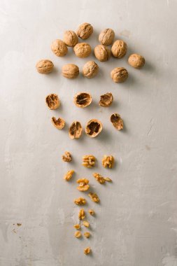 Superfood. Organik macadamia nut taş zemin üzerine.