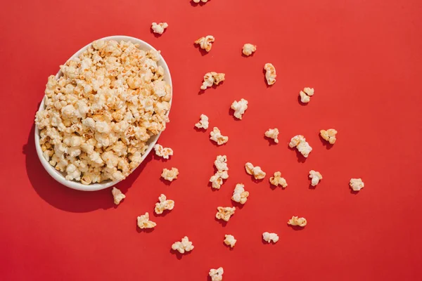 Palomitas Maíz Con Caramelo Tazón Porcelana Blanca — Foto de Stock